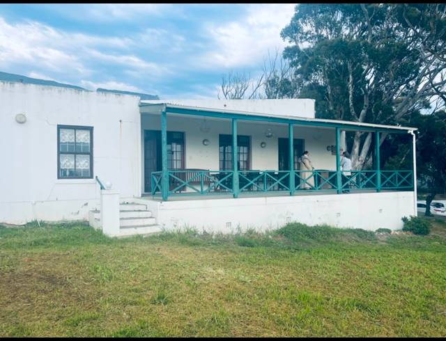 1,500M² GUESTHOUSE FOR SALE IN WALMER ESTATE